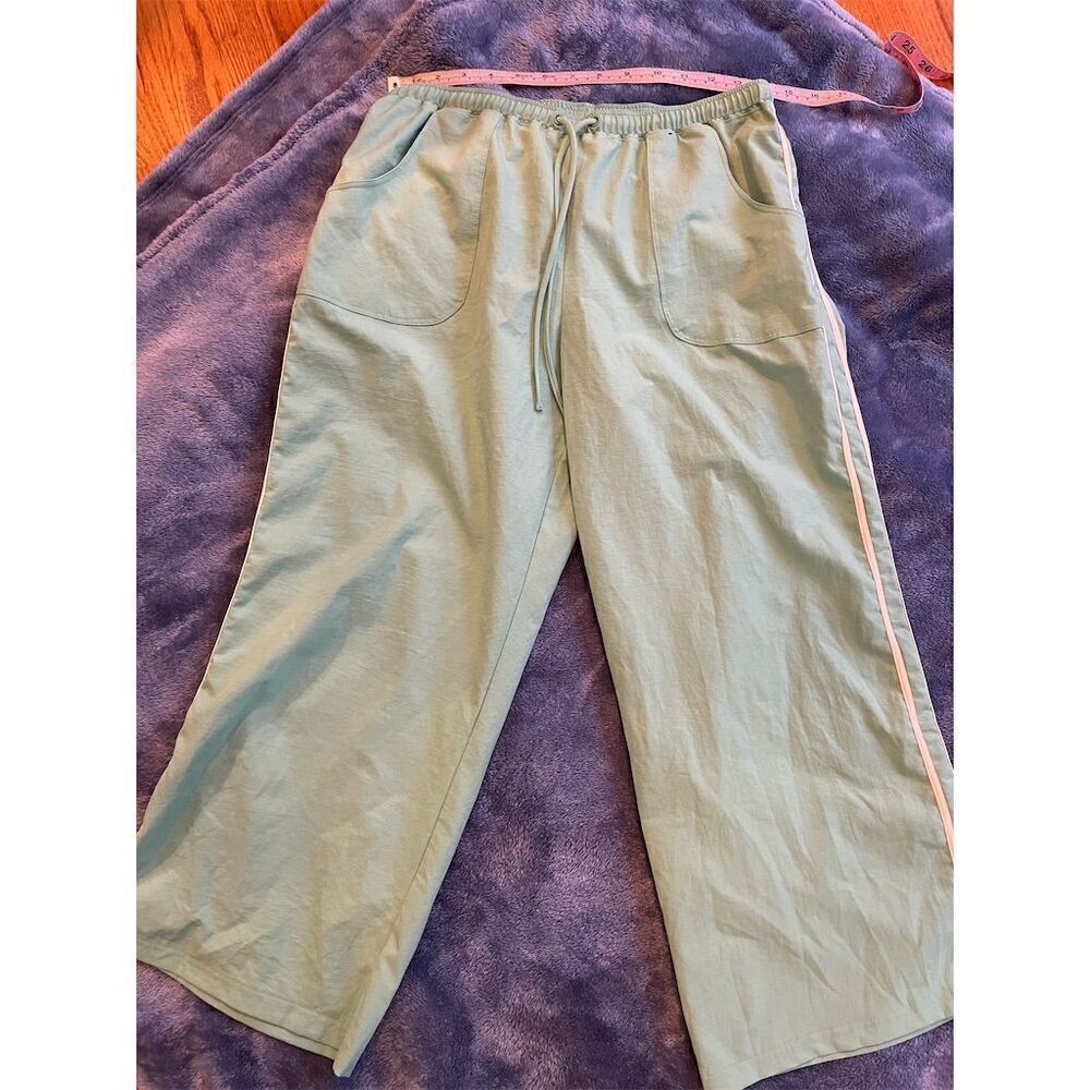 *3/$15 New York & Company Women's Cropped Pants M Light Green Casual